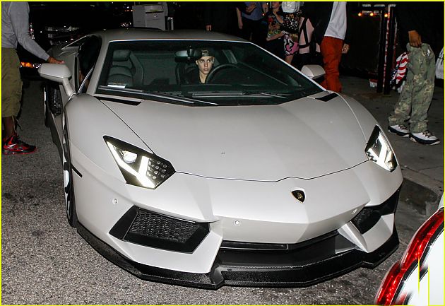 舞台上的巨星 马路上的杀手 贾斯汀比伯