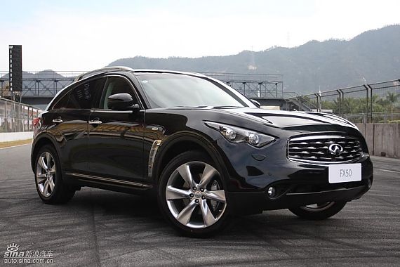 英菲尼迪FX35送一吨汽油 享一年全车险