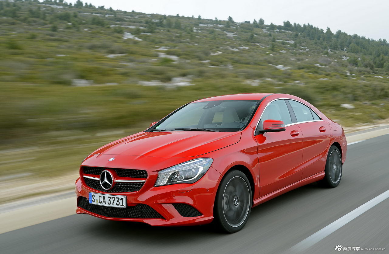 奔驰cla200官方图