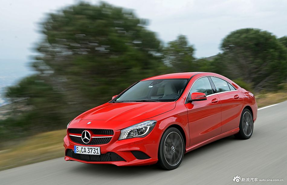 奔驰cla200官方图