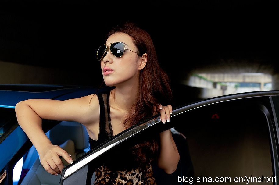 豹纹<em>酷妹</em>的恋车情结_14469999_汽车<em>图库</em>_新