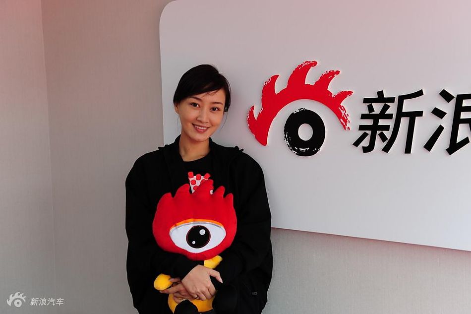 著名影星赵子琪光临新浪汽车展台_282249_汽