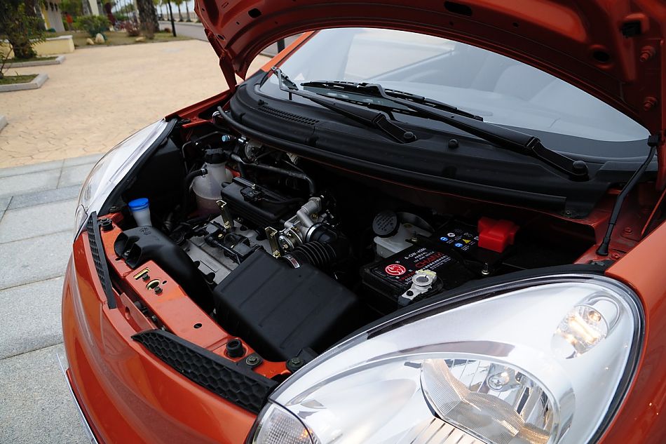 长安奔奔mini实拍_奔奔mini引擎底盘图片2207