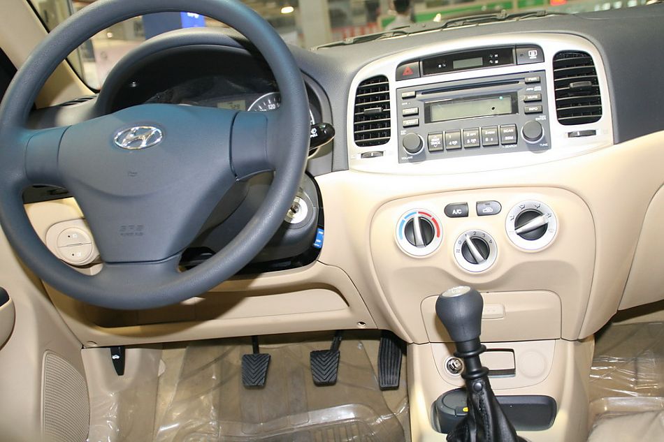 2011款雅绅特1.4l手动豪华型