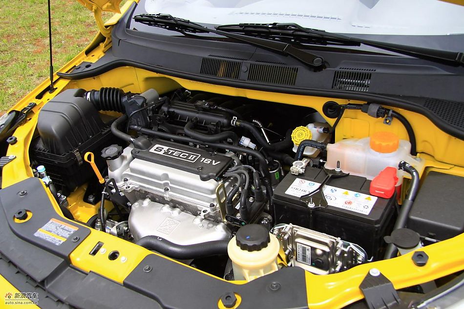 新赛欧两厢发动机实拍图_赛欧底盘图片26157