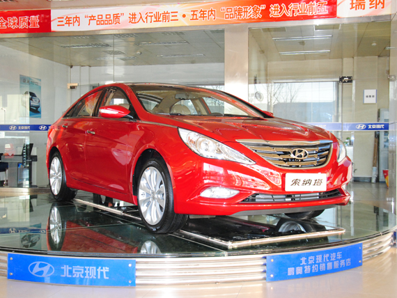 索纳塔八最高优惠3.7万 购车送装潢礼包