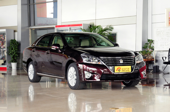 成都一汽丰田皇冠优惠3.4万元 有现车