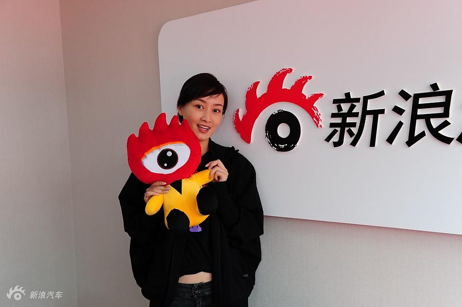 著名影星赵子琪光临新浪汽车展台_282252_汽