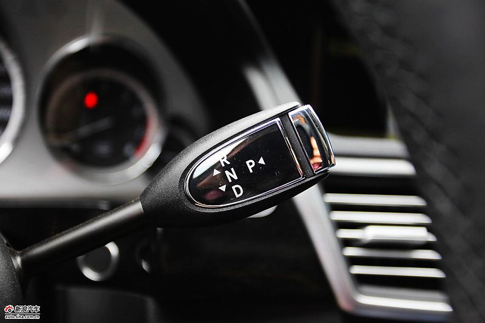 2010款奔驰E300L时尚型尊贵版_奔驰E级图片