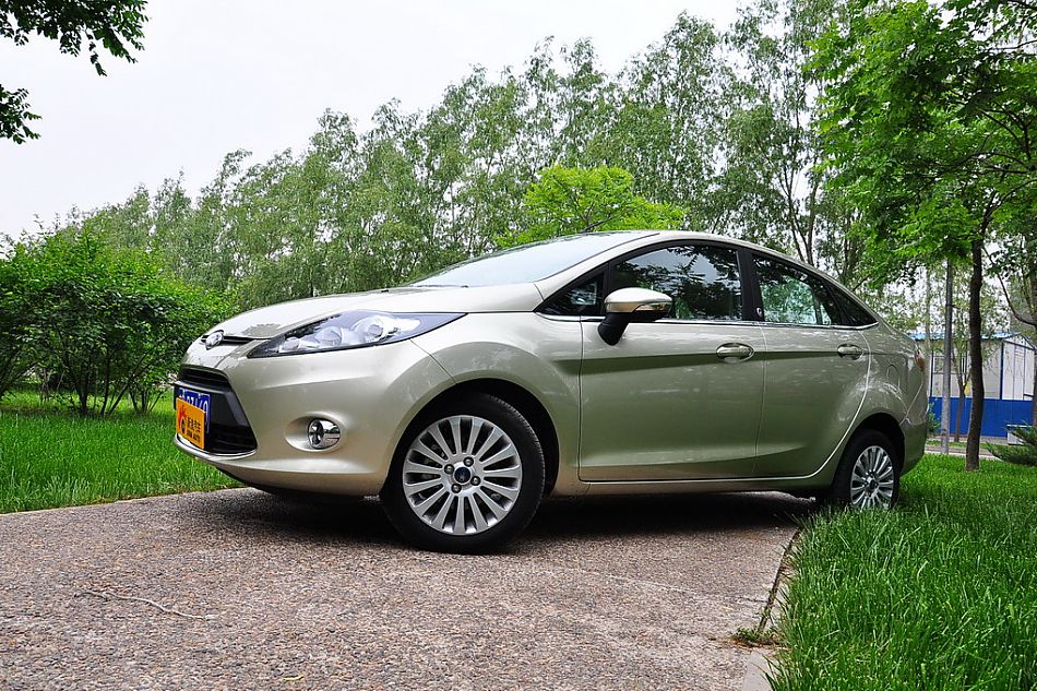 长安福特新嘉年华三厢试车实拍图 外观_嘉年华