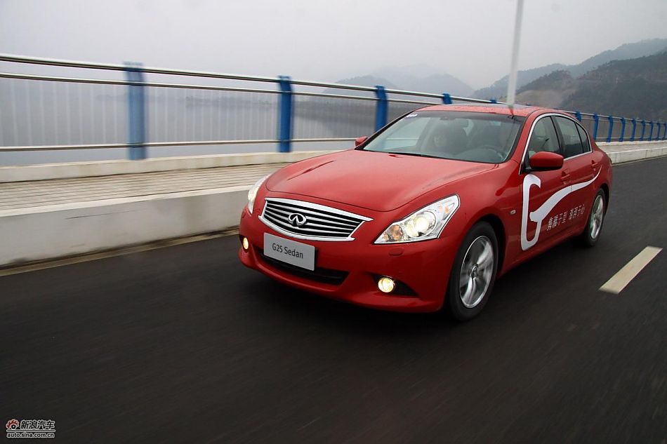 新浪试驾英菲尼迪G25动态实拍_英菲尼迪G试
