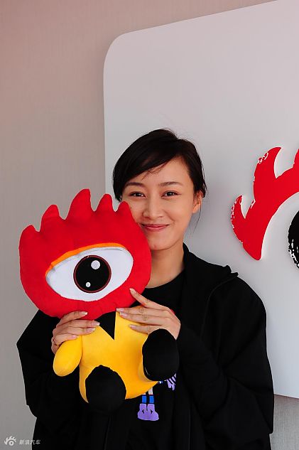 著名影星赵子琪光临新浪汽车展台_282231_汽