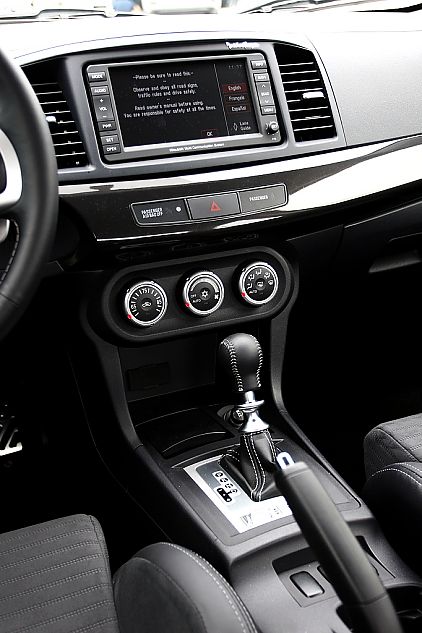 近日新浪汽车编辑lathe在日本试驾了十代三菱lancer evolution.