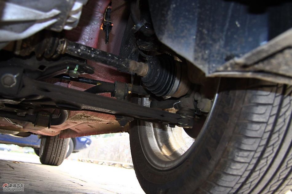奇瑞风云2两厢悬挂实拍图_风云2底盘图片257