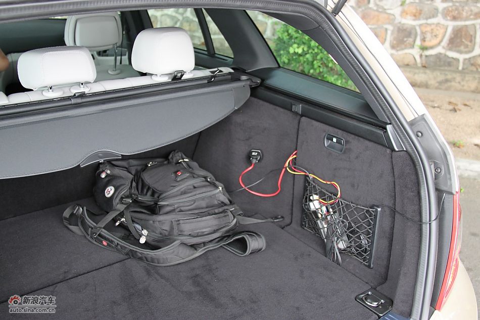 奔驰c200cgi旅行版内饰_奔驰c级-进口空间图片