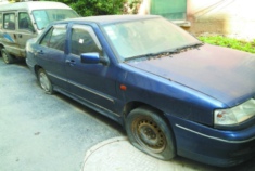 “僵尸车”成新型城市垃圾 处罚遇尴尬