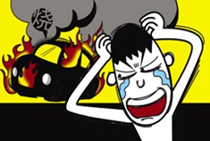 男子驾车撞山体后车起火 断腕自救逃脱