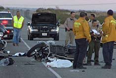 新婚夫妇工作时分别驾车 迎头相撞双双死亡