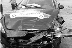 嫩模站台后试驾玛莎拉蒂撞车 车头开花