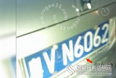 广东揭阳官员驾套牌车遇车祸后拎牌逃跑