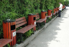 深圳最牛环保街 200米街道放150个垃圾桶