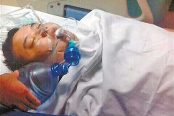 男子骑车撞人后想跑被拦 持刀捅伤车主