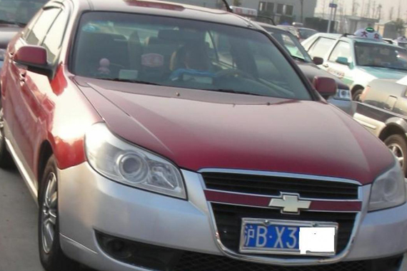 男女出租车内中毒身亡 被指下身衣着散乱