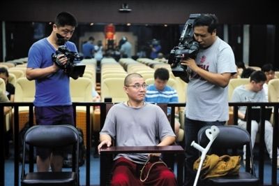 律师飙车8连撞获缓刑 酒驾证据未采纳