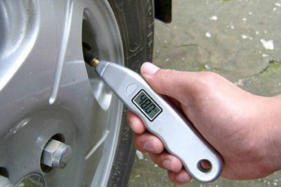 胎压异常更费油 行车应多看温度表