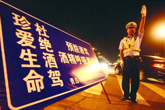 男子酒驾回家后坠亡 法院判三名酒友赔偿