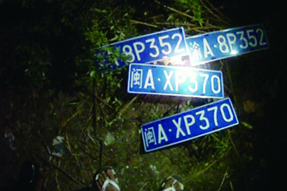 重庆一宝马车频换车牌竟为故意碰瓷