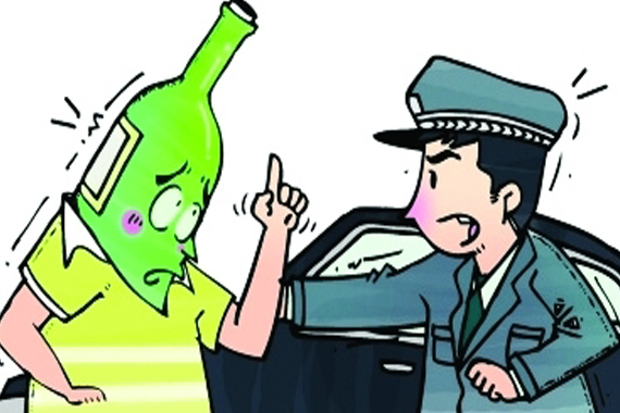 醉驾男子停车路口睡觉 被叫醒后殴打民警