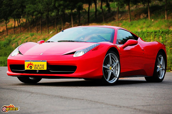 法拉利车主不挂牌扣12分 次日无照又被查