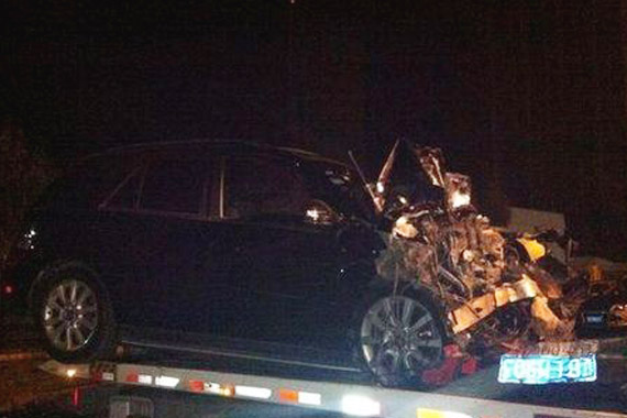 两民警酒驾撞车 致对方车内两人死亡