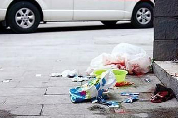 父亲倒车撞死女儿 保险公司被判赔偿61万