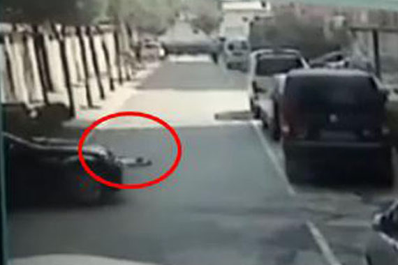 孩子赌气躺路边母亲离开 车辆碾伤孩子