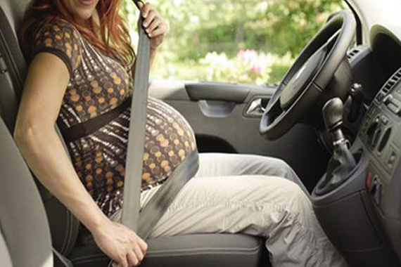 孕妇买新车怕异味 要求销售先开两个月
