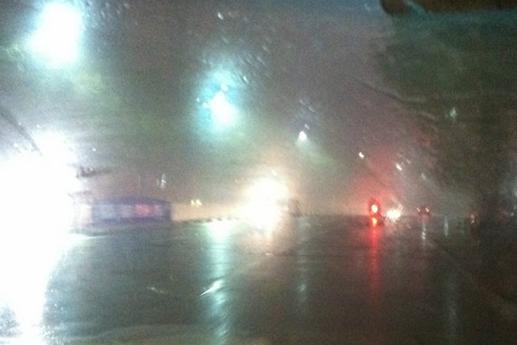 入秋气温骤降 前挡玻璃起雾如何快速处理