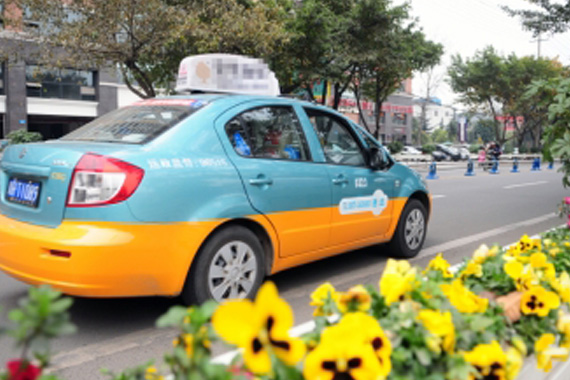 男子乘车无钱付车费 将出租车司机刺死