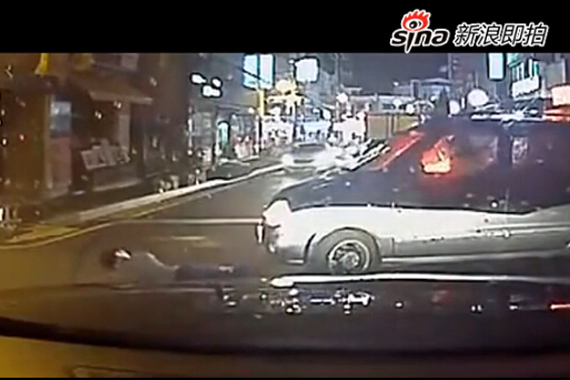 女司机连轧两次碰瓷男或构成故意伤害罪