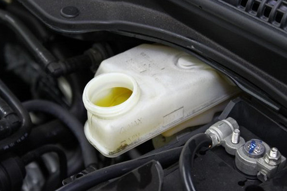 刹车油最好两年更换一次 不同品牌勿混用