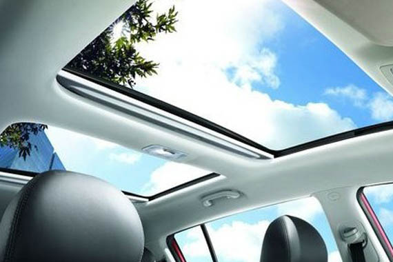 汽车天窗应每年清洁胶条 两年清理排水管