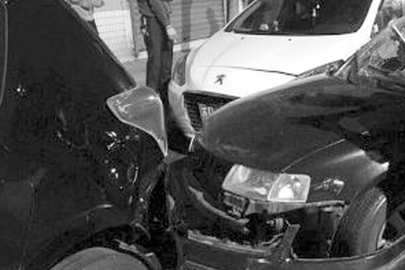 公务员疑醉酒驾公车撞伤大学生被撤职