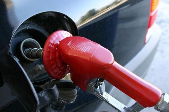 汽车加油不要超过安全容量 避免损坏