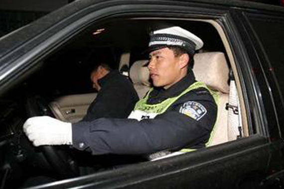 16岁协警无证驾驶出车祸致一死三伤