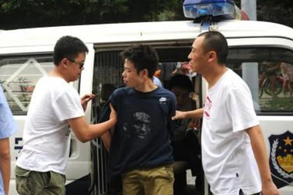 盗车团伙拒捕驾车撞警察致重伤 主犯获刑