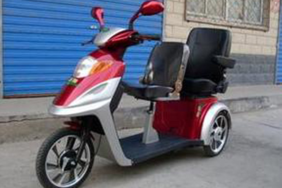 老人骑车路过国道跌入40厘米水坑中溺亡