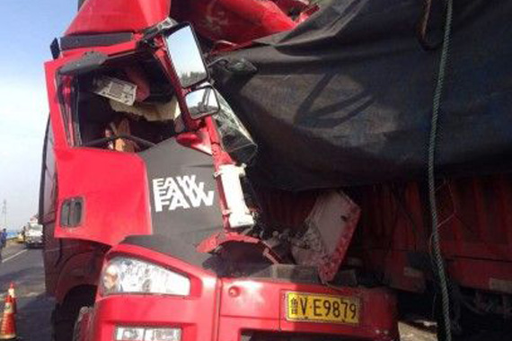 成绵高速多车相撞1死15伤 或与大雾有关