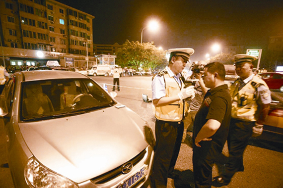 24岁司机醉酒驾车又撞亡行人被刑拘