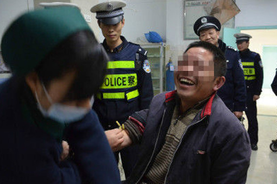 醉驾司机被查后:心中有佛不会出车祸